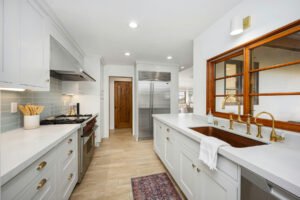 Abflussrohr unter einem Waschbecken