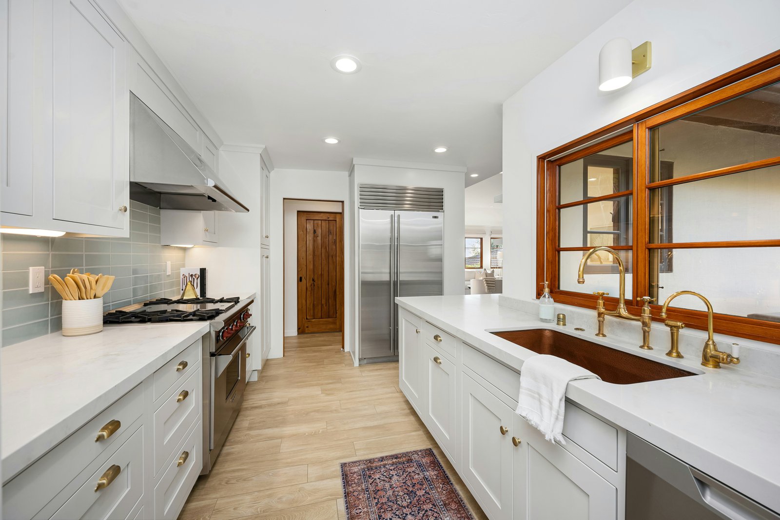 Abflussrohr unter einem Waschbecken